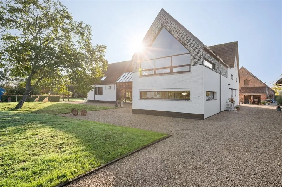 Gerenoveerde hoeve in Vremde met grote tuin in de zon